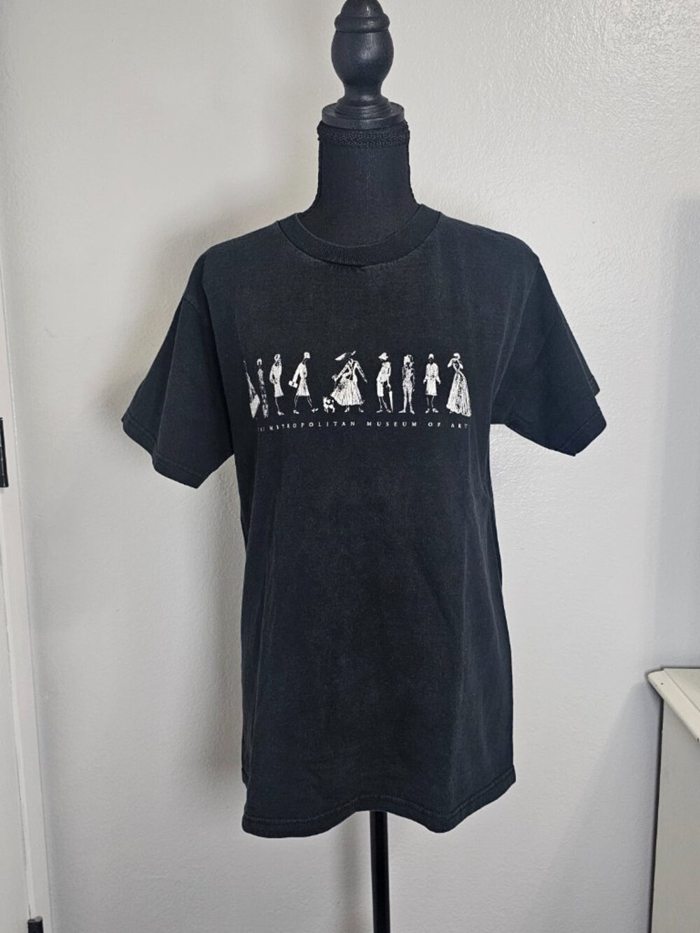 The Metropolitan Museum of Art Black Vintage Women's Shirt - Size Medium - Picture 3 of 7